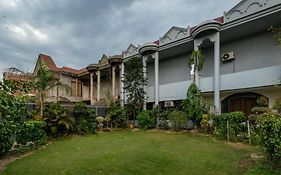 De Manora Homes - Unpretentious Hotel With A Garden , Posh Area Ranjit Avenue