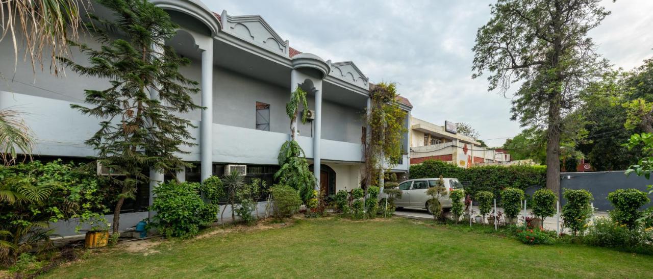 De Manora Homes - Unpretentious Hotel With A Garden , Posh Area Ranjit Avenue Amritsar Exterior photo